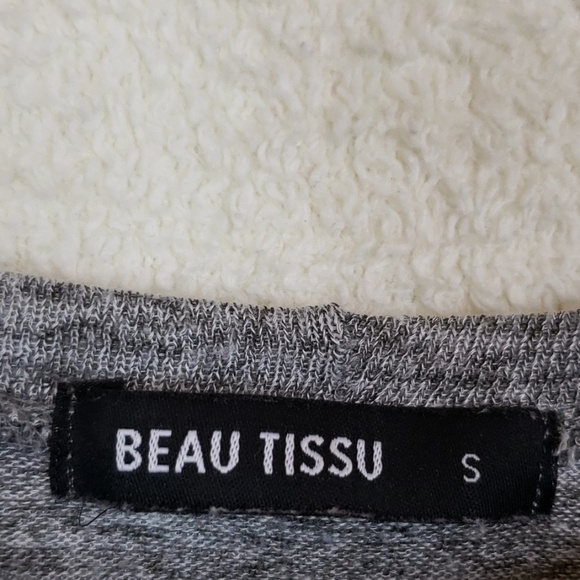 3/$15 Beau tissu long sleeve with ruffled shoulder - Picture 3 of 4